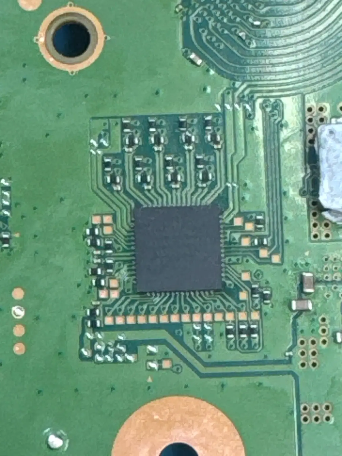 Microcomponente de placa PS5 ampliado para diagnóstico