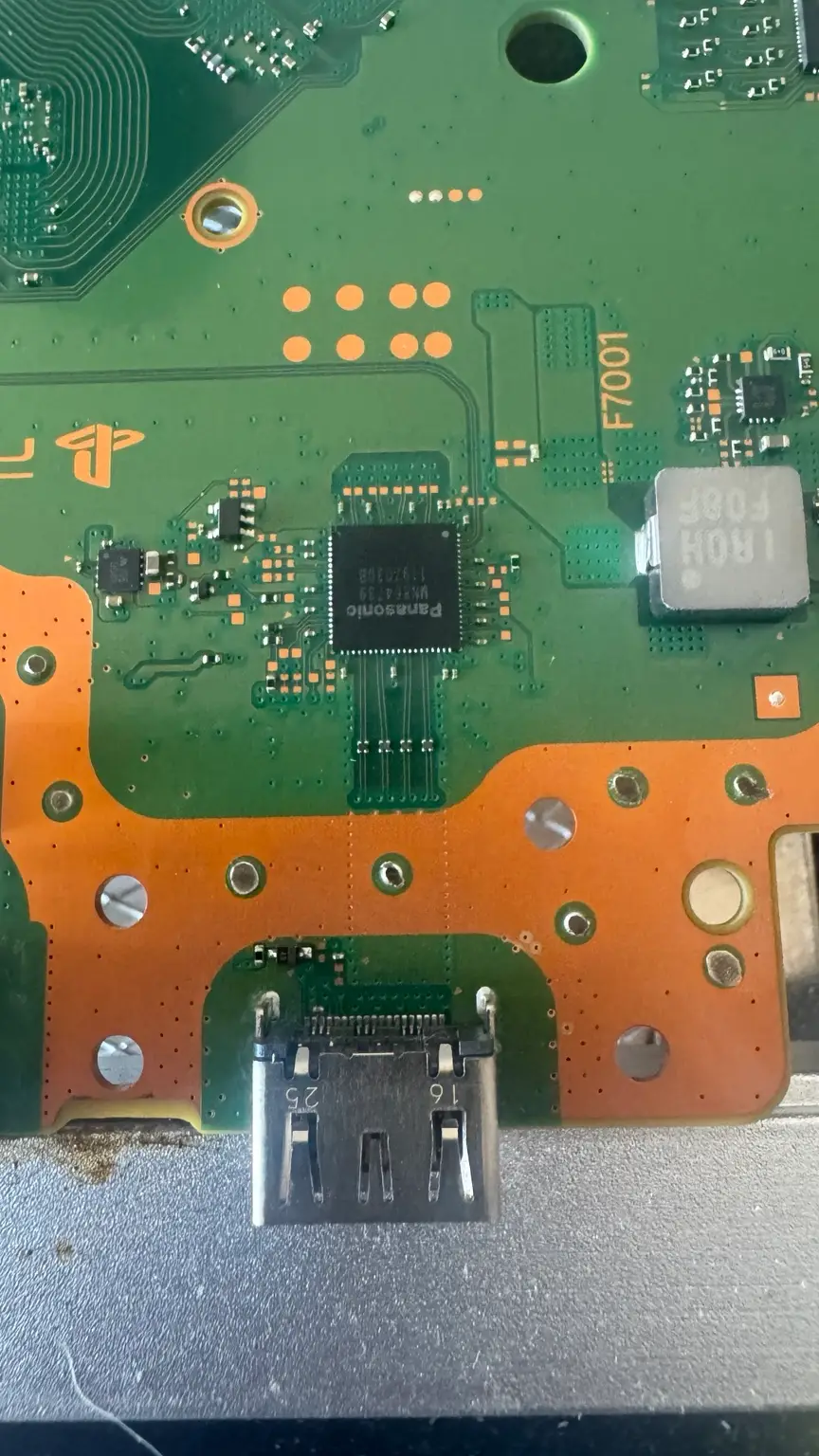 Circuito y encoder HDMI de placa PS5 revisados por PlayStock en Estación Central